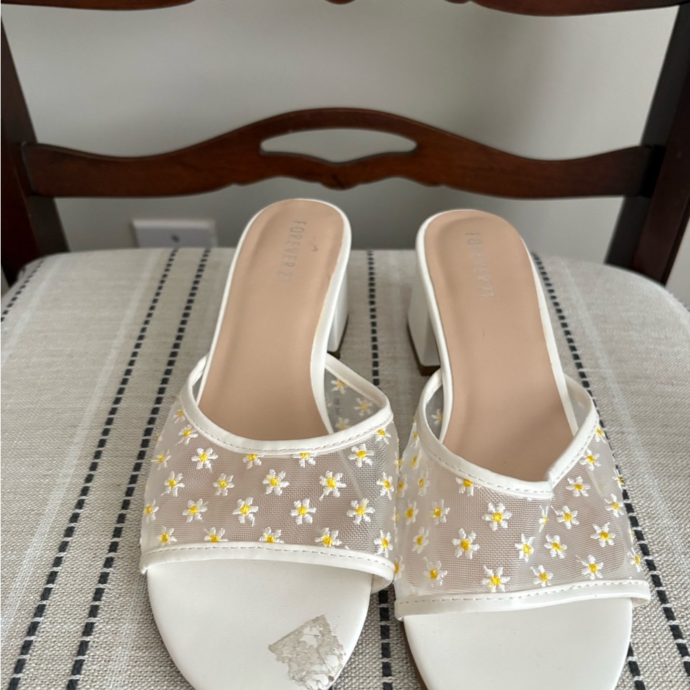 Forever 21 White and Yellow Daisy Sandals